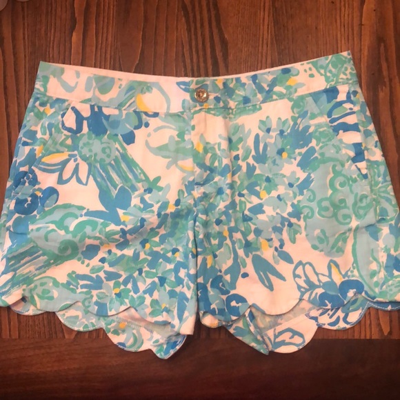 Lilly Pulitzer Pants - Lilly Pulitzer scalloped shorts size 4